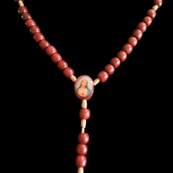 Vintage Cherry Wood Beaded Rosary Virgin Mary Crucifix - Picture 3 of 4